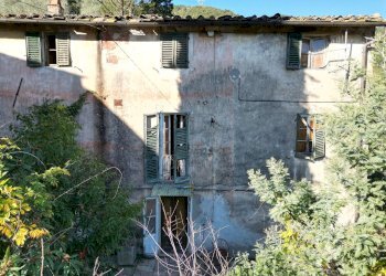 casa colonica da ristrutturare con giardino DJI_02 - Casale Via del Cimitero Diciannovesima 532, Lucca - foto 4