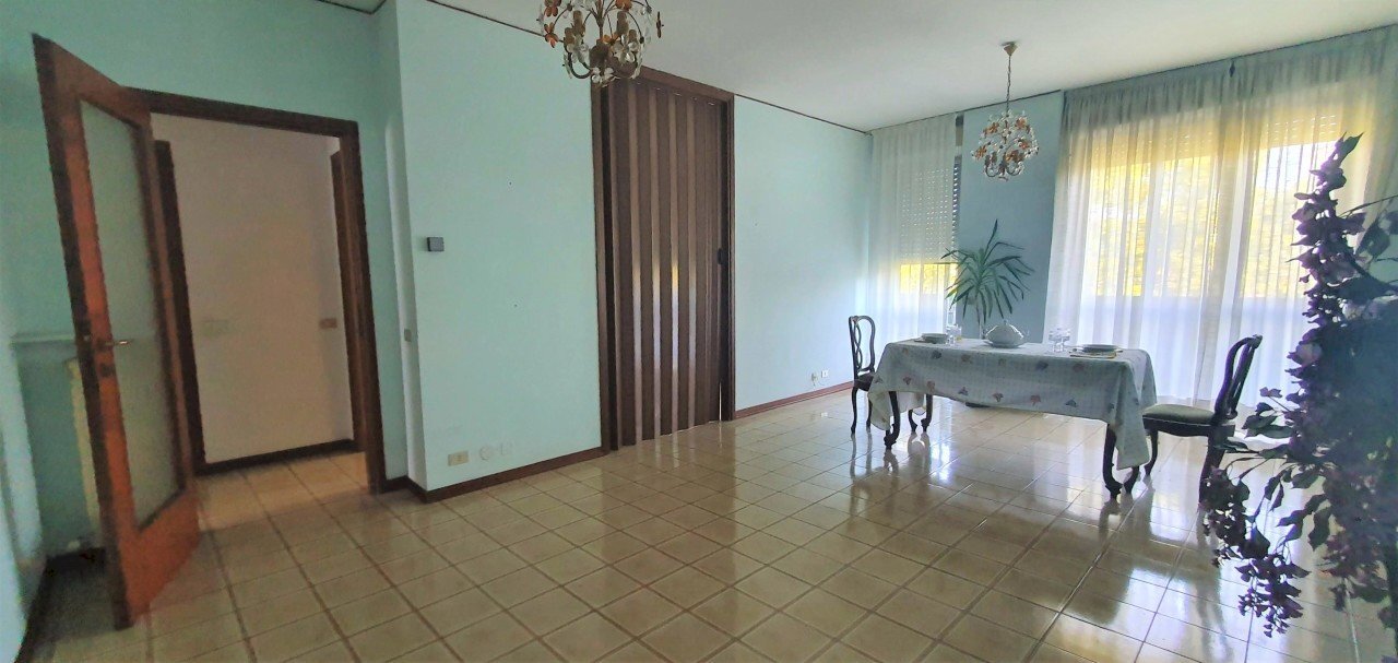 02 soggiorno.jpg - Appartamento via Notari 119, Modena - foto 2