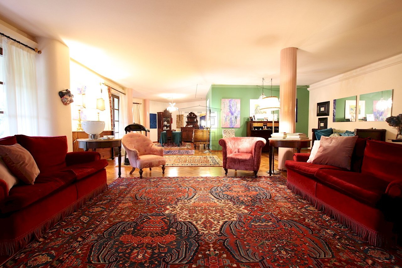 vendesi villa ristrutturata con giardinovendesi vi - Villa Viale Cesare Biondi 68, Barga - foto 2