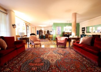 vendesi villa ristrutturata con giardinovendesi vi - Villa Viale Cesare Biondi 68, Barga - foto 2