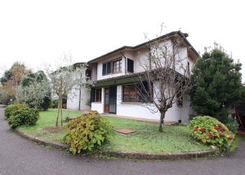 vendesi villa ristrutturata con giardinovendesi vi - Villa Viale Cesare Biondi 68, Barga - foto 6