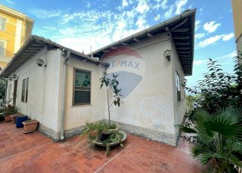 Independent house viale Giacomo Matteotti, 30 
 Porto Maurizio centro, Imperia - photo 1