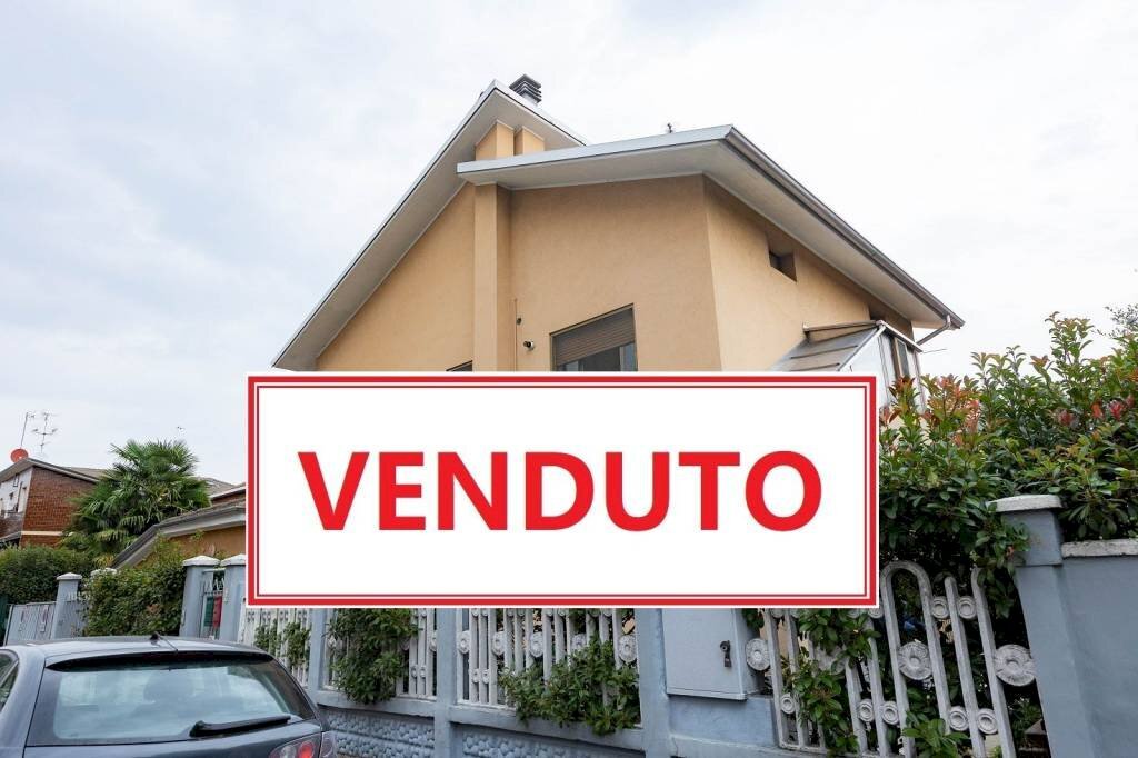 Villa via Carlo Tenca, 4, Bollate - foto 1