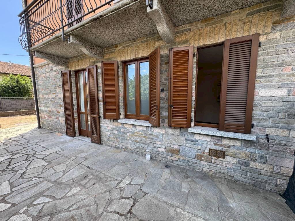 Facciata - Three-room apartment via Corgeno, 31, Vergiate - photo 1