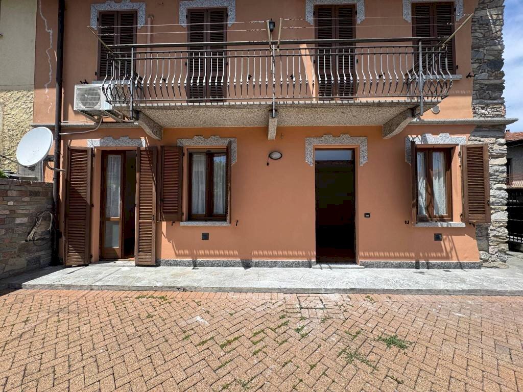 Facciata - Three-room apartment via Corgeno, 31, Vergiate - photo 2