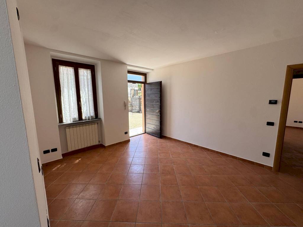 Cucina - Three-room apartment via Corgeno, 31, Vergiate - photo 3
