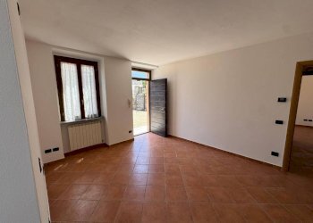 Cucina - Three-room apartment via Corgeno, 31, Vergiate - photo 3
