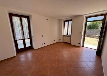 Cucina - Three-room apartment via Corgeno, 31, Vergiate - photo 4