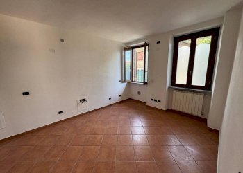 Cucina - Three-room apartment via Corgeno, 31, Vergiate - photo 5