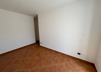Camera da letto - Three-room apartment via Corgeno, 31, Vergiate - photo 14