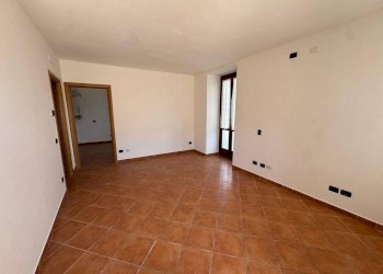 Camera da letto - Three-room apartment via Corgeno, 31, Vergiate - photo 25