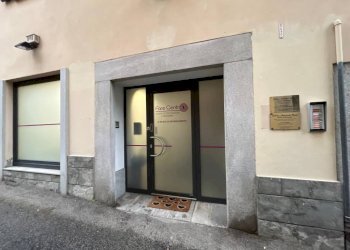 Facciata - Ufficio via Carlo Cattaneo, 6, Gavirate - foto 24