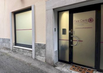 Ingresso - Ufficio via Carlo Cattaneo, 6, Gavirate - foto 2