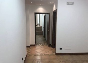 Corridoio - Ufficio via Carlo Cattaneo, 6, Gavirate - foto 4