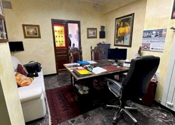 Stanza arredata - Attività Commerciale via Antonio Gramsci, 10, Torino (zona Centro) - foto 30