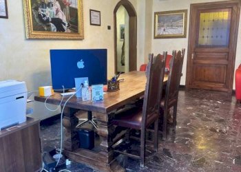 Stanza arredata - Attività Commerciale via Antonio Gramsci, 10, Torino (zona Centro) - foto 35