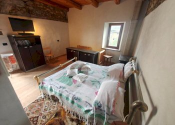 camera (1) 2° piano - Casa semi indipendente Borgata Chialme, 23, Perosa Argentina - foto 24