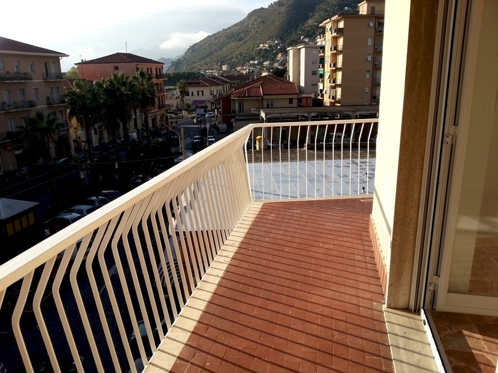 Four-room apartment Vallecrosia - photo 2