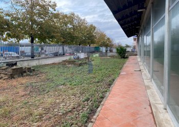 parcheggio fronte - Commercial Premises Via dei Materassai 13, Livorno - photo 2