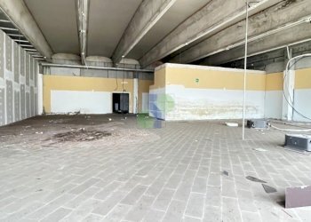 interno - Commercial Premises Via dei Materassai 13, Livorno - photo 8