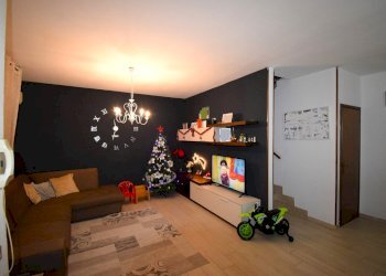 Villa a Schiera Russi - foto 1