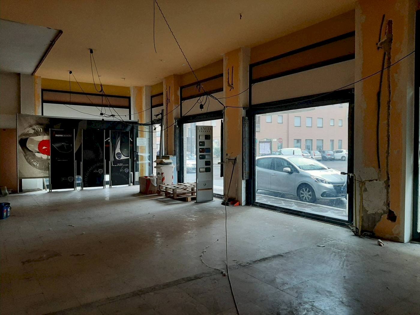 Interno locale - Negozio via Giovanni Amendola, 62, Acqui Terme - foto 1