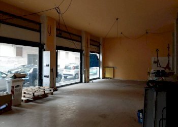 Interno locale - Negozio via Giovanni Amendola, 62, Acqui Terme - foto 3