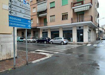 Vista angolo - Negozio via Giovanni Amendola, 62, Acqui Terme - foto 8