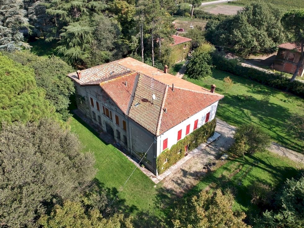 Villa Imola - foto 1