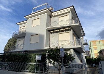 image00002.jpeg - Attico Largo Parodi 4, San Bartolomeo al Mare - foto 1