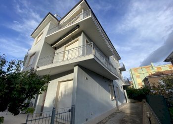 image00001.jpeg - Attico Largo Parodi 4, San Bartolomeo al Mare - foto 2