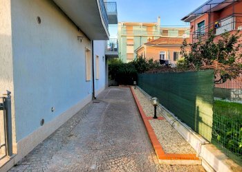 8.jpg - Attico Largo Parodi 4, San Bartolomeo al Mare - foto 18