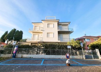 10.jpg - Attico Largo Parodi 4, San Bartolomeo al Mare - foto 27