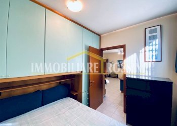 Camera da letto - Bilocale via Leopoldo Gasparotto, 57, Varese - foto 17