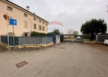 One-room apartment Sant'Ilario d'Enza, RE, Sant'Ilario d'Enza - photo 10