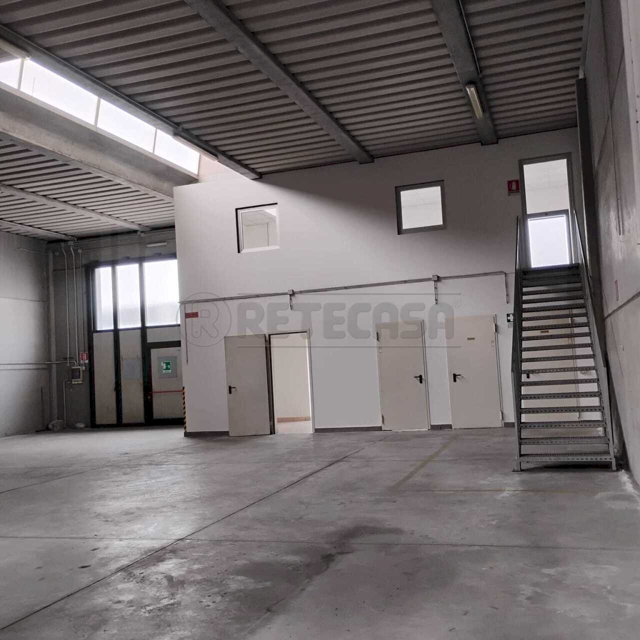 Locale Commerciale Via Cà Sordis, Montebello Vicentino - foto 1