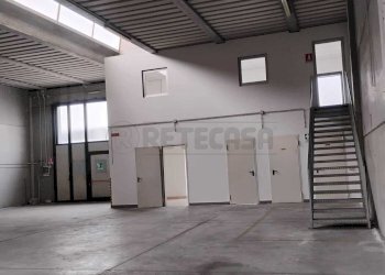 Locale Commerciale Via Cà Sordis, Montebello Vicentino - foto 1