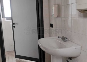 bagno - Locale Commerciale Via Cà Sordis, Montebello Vicentino - foto 14