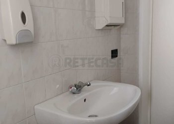 bagno - Locale Commerciale Via Cà Sordis, Montebello Vicentino - foto 16