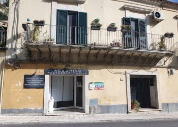 20230110_121443_compress46.jpg - Locale Commerciale C.SO UMBERTO I 448, Modica - foto 1