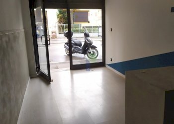 Fondo - Locale Commerciale Viale della Libertà  6, Livorno - foto 2