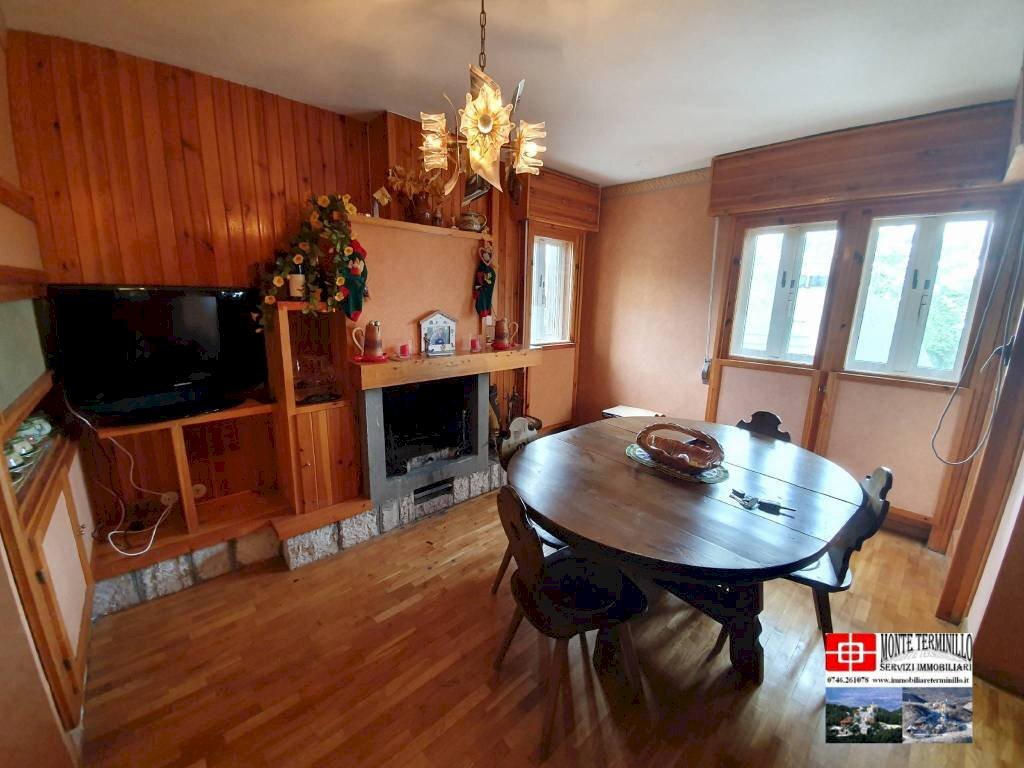 Salone - Quadrilocale via dei Bucaneve, Rieti - foto 2