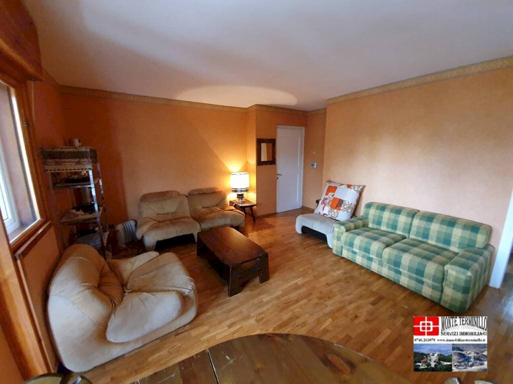 Salone - Quadrilocale via dei Bucaneve, Rieti - foto 3