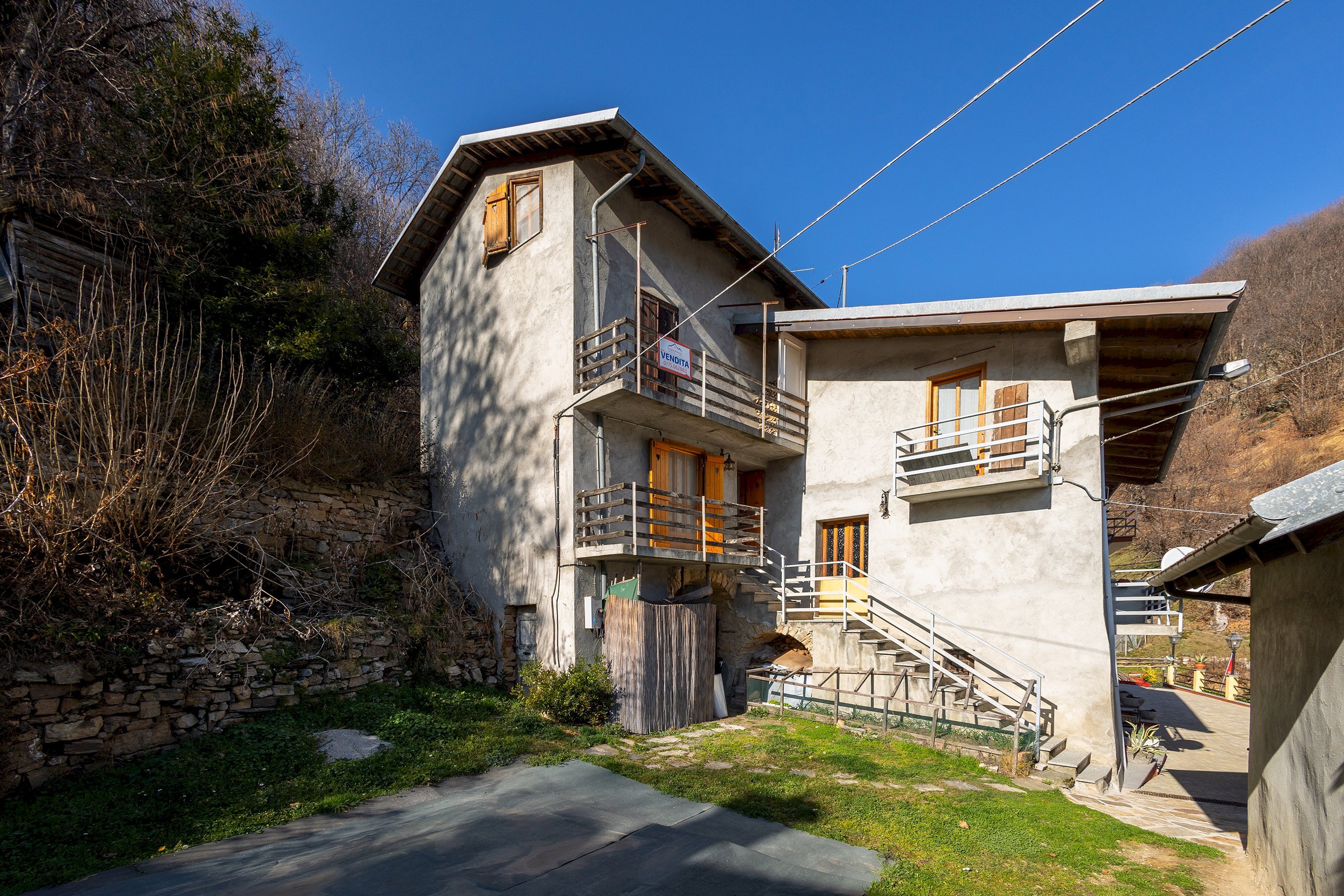 Portion of a house via Combetta, Brondello - photo 1
