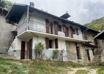 Casa semi indipendente Borgata Combavacce, s.n.c., Perosa Argentina - foto 1