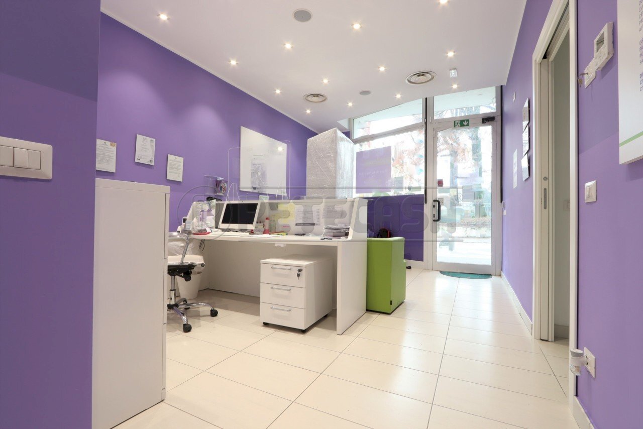 IMG_4066.JPG - Locale Commerciale Via Napoli, Vicenza - foto 1