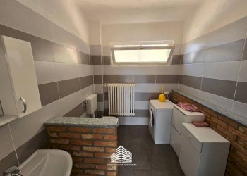 bagno - Bilocale via Umberto I, 49, Bra - foto 9