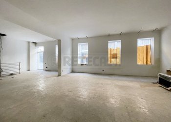 Negozio - Locale Commerciale Riviera dei Ponti Romani 13, Padova - foto 1