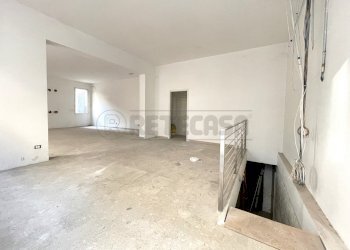 Negozio - Locale Commerciale Riviera dei Ponti Romani 13, Padova - foto 2
