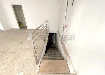 Negozio - Locale Commerciale Riviera dei Ponti Romani 13, Padova - foto 3